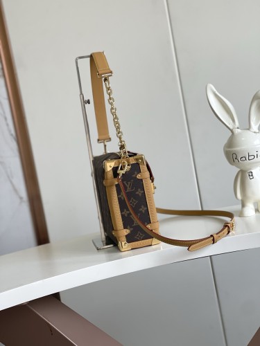 Louis Vuitton Classic Logo Lock Bag Crossbody Bag Size: 20x10x30CM
