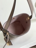 Louis Vuitton Simple Logo Embossed Lock Bucket Bag Shoulder Bag Size: 18x12x16CM