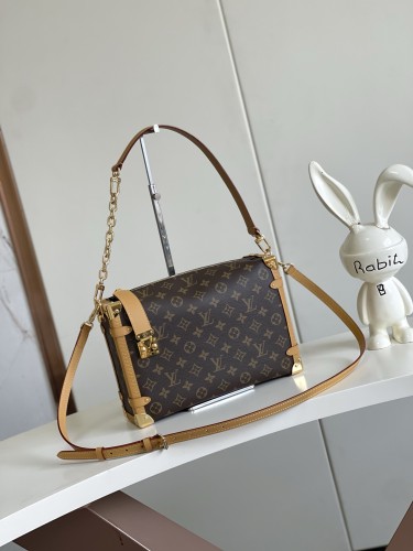 Louis Vuitton Classic Logo Lock Bag Crossbody Bag Size: 20x10x30CM