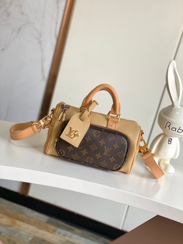 Louis Vuitton Keepall Bandouli è re 25 Handbag Crossbody Bag Size: 15 x11x25CM