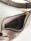 Louis Vuitton Simple Logo Embossed Lock Bucket Bag Shoulder Bag Size: 18x12x16CM