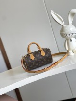 Louis Vuitton Mini Classic Logo Handbag Single Shoulder Crossbody Bag Size: 10.5x11.5x18CM