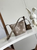 Louis Vuitton Simple Logo Embossed Lock Bucket Bag Shoulder Bag Size: 18x12x16CM
