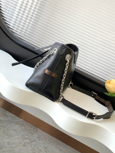 Louis Vuitton CarryAll BB Handheld Sheepskin Chain Bag Size: 17x10x26CM