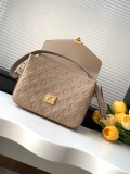Louis Vuitton Pochette Metis Logo Embossed Lock Postman Bag Single Shoulder Crossbody Bag Size: 25x19x7CM