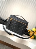 Louis Vuitton Pochette Metis Logo Embossed Lock Postman Bag Single Shoulder Crossbody Bag Size: 25x19x7CM