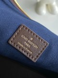 Louis Vuitton Classic Logo Embossed Stray Bag Chain Strap Bag Crossbody Bag Size: 38x33x10CM