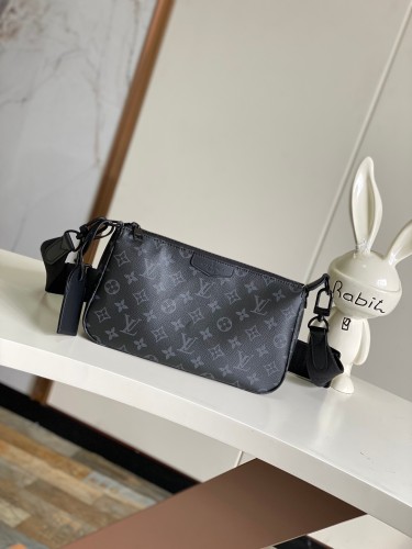 Louis Vuitton Classic Logo Printed Pochette Accessory Crossbody Bag Size: 28x16.5x9CM