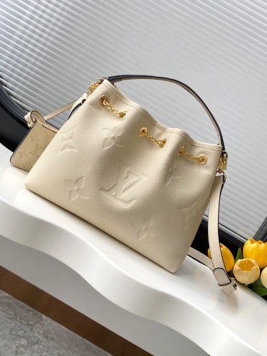 Louis Vuitton Classic Logo Embossed Bundle Shoulder Bag Size: 28x20x11.5CM