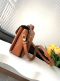 Louis Vuitton Pochette Metis Logo Embossed Lock Postman Bag Single Shoulder Crossbody Bag Size: 25x19x7CM