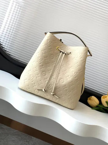 Logo Embossed Drawstring Cowhide Bucket Bag Single Shoulder Crossbody Bag Size: 26x26x17.5CM