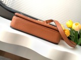 Louis Vuitton Pochette Metis Logo Embossed Lock Postman Bag Single Shoulder Crossbody Bag Size: 25x19x7CM