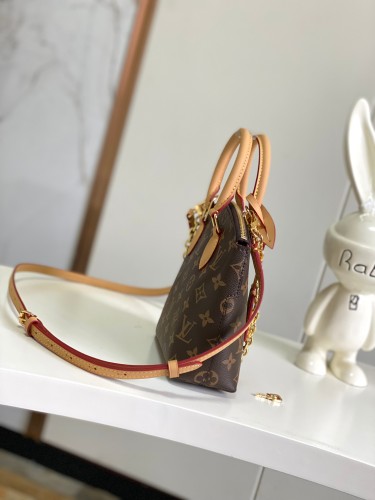 Louis Vuitton New Classic Lockit BB Shoulder Cross Bag Handbag Size: 15x19x7CM