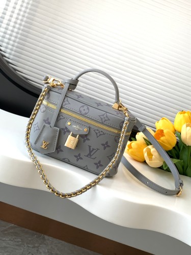 Louis Vuitton Vanity Chain Pouch Leather Makeup Bag Crossbody Bag Size: 19x11.5x6.5CM