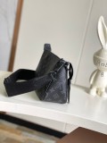 Louis Vuitton Classic Logo Printed Pochette Accessory Crossbody Bag Size: 28x16.5x9CM