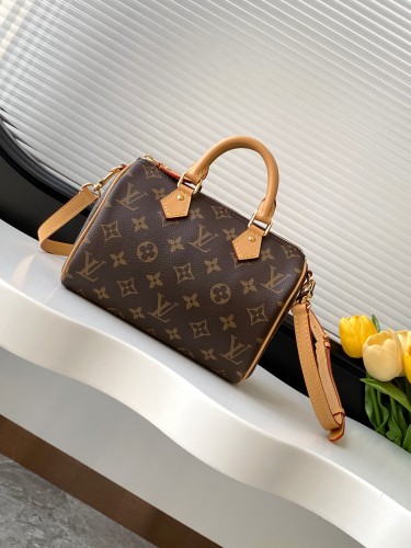 Louis Vuitton Speedy Bandouli è re 20 Handbag Single Shoulder Crossbody Bag Size: 20.5x13.5x12CM