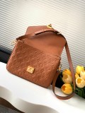 Louis Vuitton Pochette Metis Logo Embossed Lock Postman Bag Single Shoulder Crossbody Bag Size: 25x19x7CM