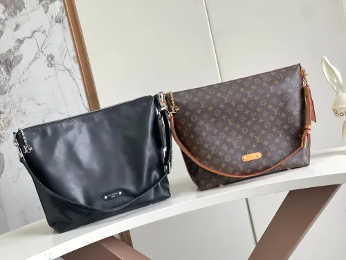 Louis Vuitton Simple Vagabond Hobo Bead Chain Leather Shoulder Cross Bag Size: 48x36x12CM