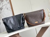 Louis Vuitton Simple Vagabond Hobo Bead Chain Leather Shoulder Cross Bag Size: 48x36x12CM