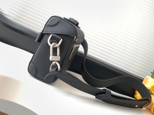 Louis Vuitton Soul Trunk Leather Flip Shoulder Bag Size: 19x15x7CM