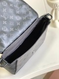 Louis Vuitton Classic Logo Printed Flip Cover Postman Bag Single Shoulder Crossbody Bag Size: 17x11x26.6CM