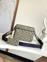 Louis Vuitton Classic Logo Printed 3-Piece Postman Bag Size: 25x18.5x7CM