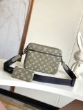 Louis Vuitton Classic Logo Printed 3-Piece Postman Bag Size: 25x18.5x7CM