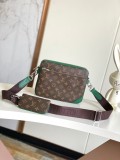 Louis Vuitton Classic Logo Printed 3-Piece Postman Bag Size: 25x18.5x7CM