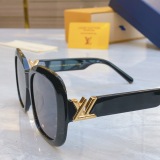 Louis Vuitton New Fashion Square Frame Sunglasses Size: 55-19-140