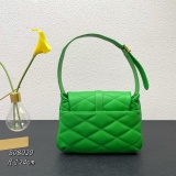 Yves Saint Laurent Classic Logo Flip up Diamond Pattern Quilted Underarm Bag Size: 24×18×5.5 CM