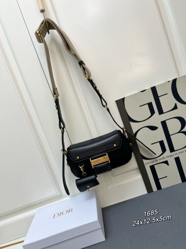 Dior Classic Embroidered Shoulder Strap Flip Shoulder Cross Bag Size: 24x12.5x5 CM