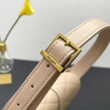 Yves Saint Laurent Classic Logo Flip up Diamond Pattern Quilted Underarm Bag Size: 24×18×5.5 CM