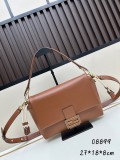 Fendi Classic Logo Flip Shoulder Bag Size: 26.5 × 18 × 8.5 CM
