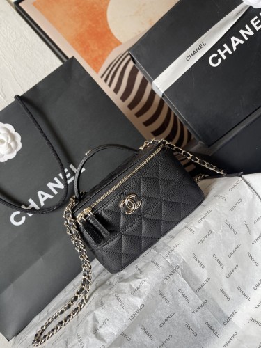Chanel Classic Makeup Box Bag Chain Strap Crossbody Bag Size: 17 × 9.5 × 8 CM