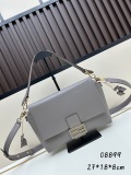 Fendi Classic Logo Flip Shoulder Bag Size: 26.5 × 18 × 8.5 CM