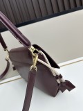 Fendi Classic Logo Flip Shoulder Bag Size: 26.5 × 18 × 8.5 CM