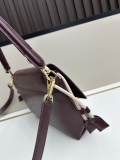 Fendi Classic Logo Flip Shoulder Bag Size: 26.5 × 18 × 8.5 CM