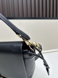 Fendi Classic Logo Flip Shoulder Bag Size: 26.5 × 18 × 8.5 CM