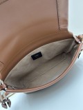Fendi Classic Logo Flip Shoulder Bag Size: 26.5 × 18 × 8.5 CM