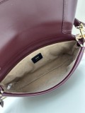 Fendi Classic Logo Flip Shoulder Bag Size: 26.5 × 18 × 8.5 CM