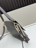 Fendi Classic Logo Flip Shoulder Bag Size: 26.5 × 18 × 8.5 CM