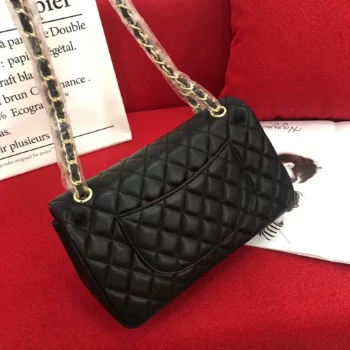 Chanel Classic Lingge Sheepskin Chain Crossbody Bag Size: 27x15x7.2 CM