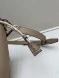 Fendi Classic Logo Flip Shoulder Bag Size: 26.5 × 18 × 8.5 CM