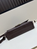 Fendi Classic Logo Flip Shoulder Bag Size: 26.5 × 18 × 8.5 CM