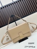 Fendi Classic Logo Flip Shoulder Bag Size: 26.5 × 18 × 8.5 CM