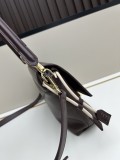 Fendi Classic Logo Flip Shoulder Bag Size: 26.5 × 18 × 8.5 CM