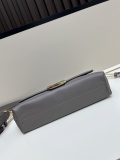 Fendi Classic Logo Flip Shoulder Bag Size: 26.5 × 18 × 8.5 CM