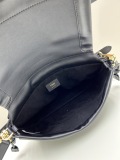 Fendi Classic Logo Flip Shoulder Bag Size: 26.5 × 18 × 8.5 CM