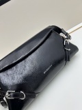 Givenchy Classic Shiny Leather Shoulder Bag Size: 33x15x9.5 CM