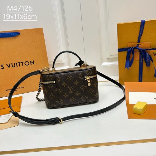 Louis Vuitton Classic Vintage Logo Makeup Case Chain Crossbody Bag Size: 19x11.5x6.5 CM